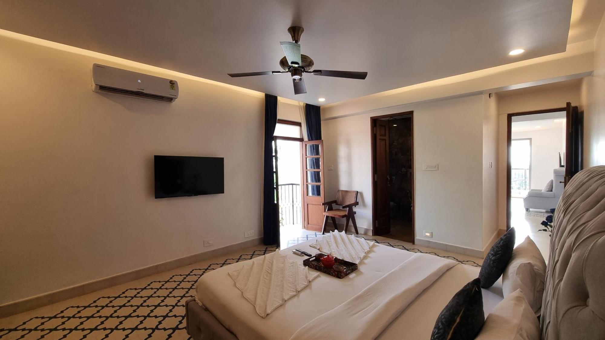 Casa Pallazzo Luxury - 10bhk Private Pool Villa Baga